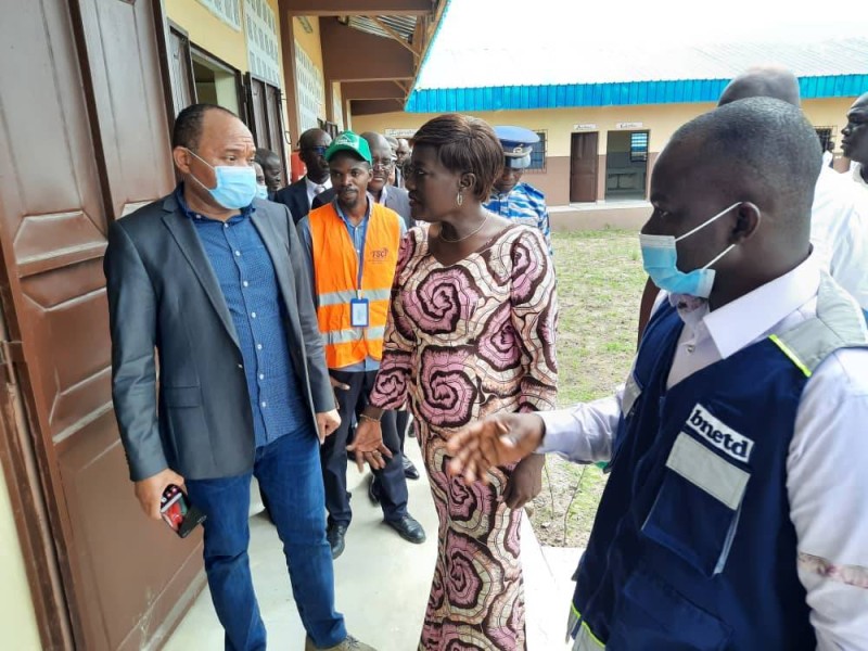La ministre Mariatou Koné inspecte les bâtiments