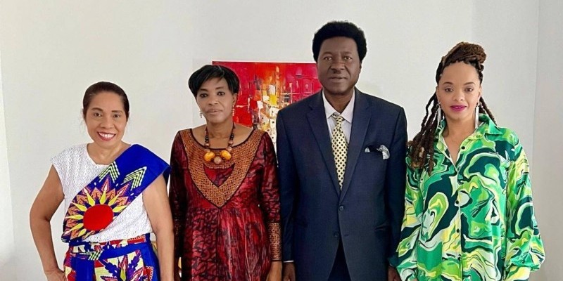Amoa Thomas Tano, vice-consul honoraire de Côte d’Ivoire à Las Végas, en compagnie de quelques partenaires et représentants du forum. (Ph: Dr)