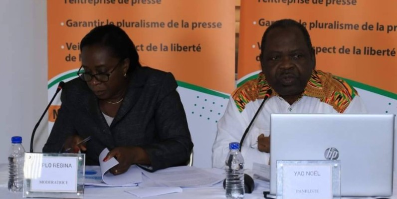 Yao Noël, le président de l'Union des journalistes de la presse libre africaine (à droite), a prononcé la conférence sur le journalisme et la vie privée. (Ph: Dr)
