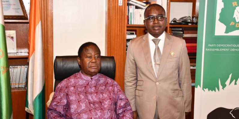 Le Président Bédié en compagnie du maire de Bouaflé. (Ph: Dr)