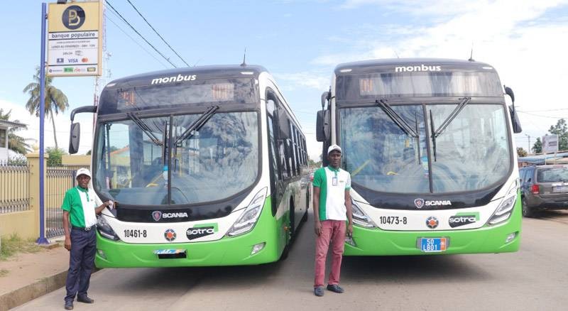Les premiers autobus de la Sotra sur les routes de Grand-Bassam. (Ph: Dr) 