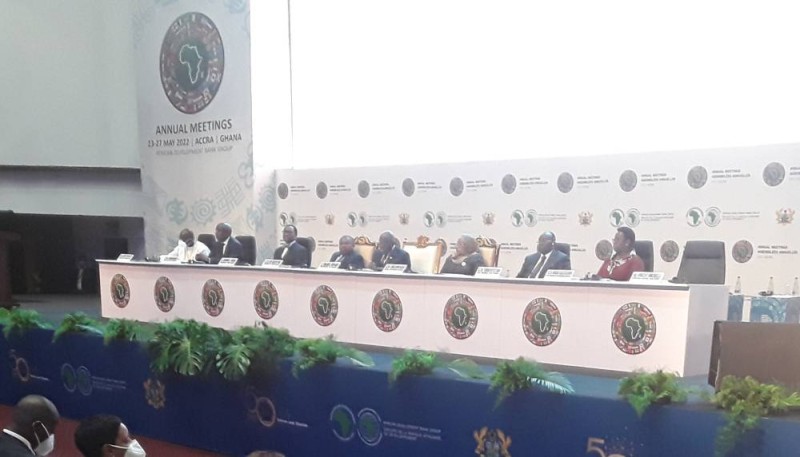 Le président de la Bad, Akinwumi Adesina, était entouré à la table de séance par les présidents du Ghana, Nana Akufo-Addo, du Mozambique, Filipe Nyusi et de la Tanzanie, Mme Samia Suluhu Hassan. (Ph: Dr)
