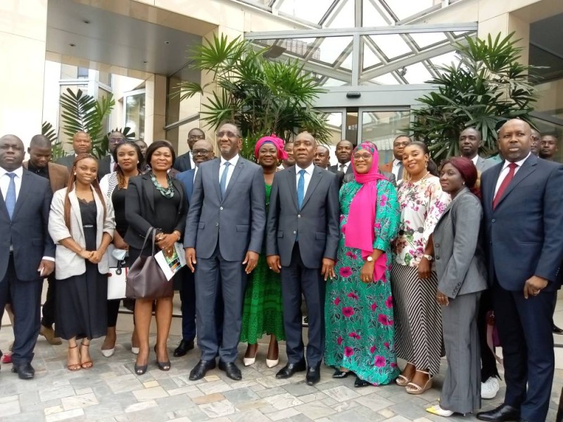 Le ministre du Commerce, de l’Industrie et de la Promotion des Pme, Souleymane Diarrassouba et celui de l’Environnement et du Développement durable, Jean-Luc Assi, au centre (DR).