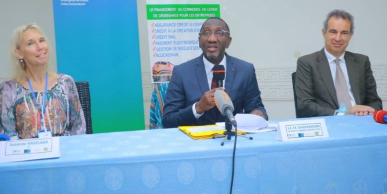Le ministre Souleymane Diarrassouba (au centre) a présenté les défis du secteur du commerce à l'ouverture de l'atelier (Dr)