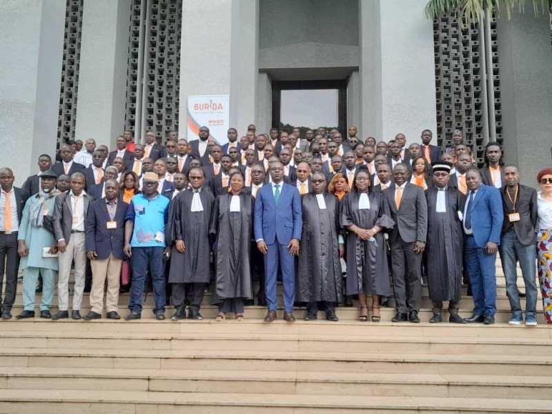 81 membres du personnel prêtent serment au Tribunal 