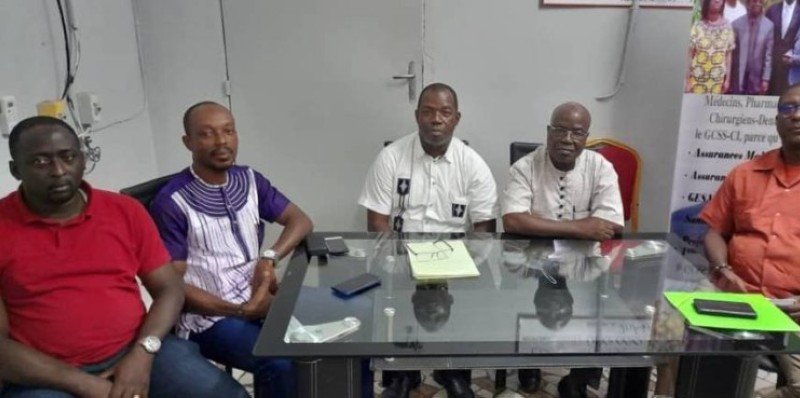La table de séance lors du point-presse animé par le président du GCSS-CI, Dr Jean Jacques Méa. (DR)