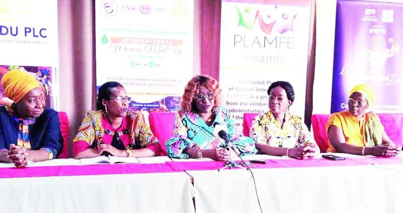 La présidente mondiale de la Plamfe, Désirée Djoman (au micro) attend beaucoup des assises de Kigali. (Ph: Dr)