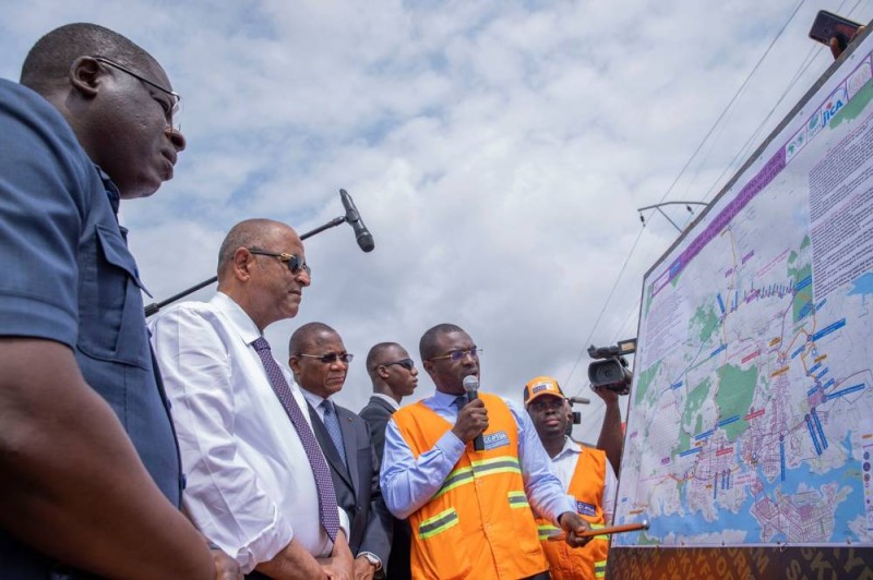 Le Premier ministre Patrick Achi sur les chantiers d’infrastructures structurantes d’Abidjan. (Ph: CICG)