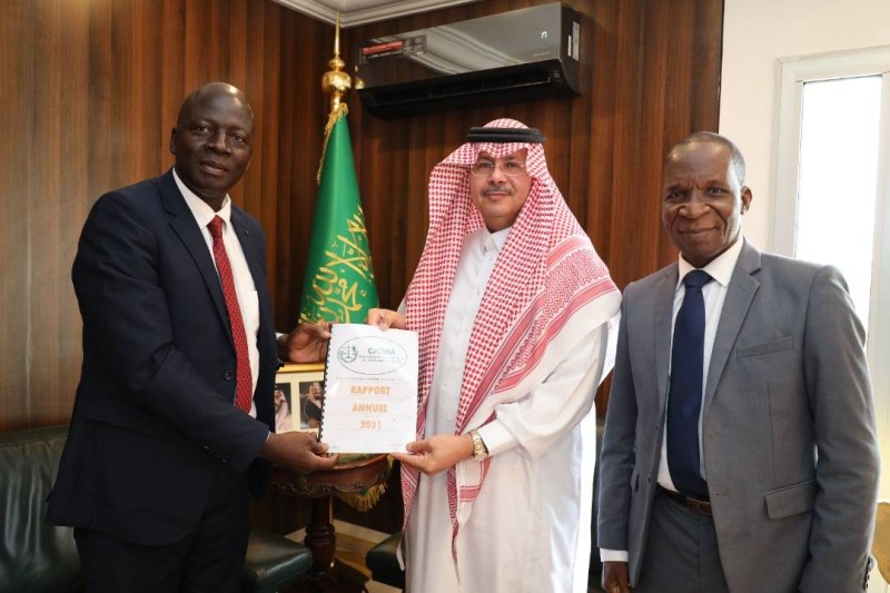 SEM Abdullah bin Hamad ALSOBAIEE et le coordonnateur général de la CADHA, Diaby Bakari