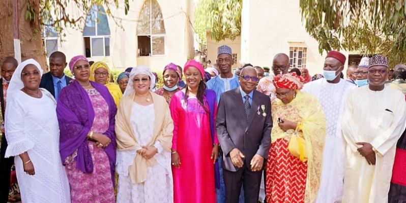 Photo de famille à l'issue de la cérémonie d'inauguration. (DR)
