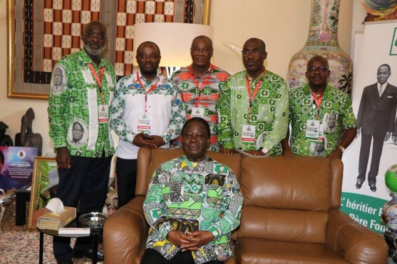 Des élus du Pdci-Rda réunis autour du président Henri Konan Bédié. (Ph: Dr)