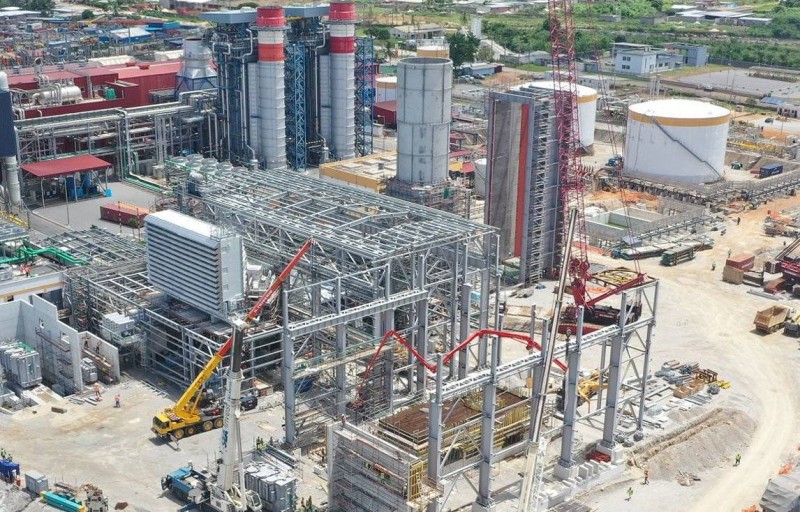 Une centrale thermique en construction. (DR)