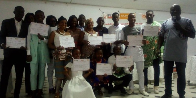 Les trois finalistes heureux de leur participation. (Ph: Bavane)