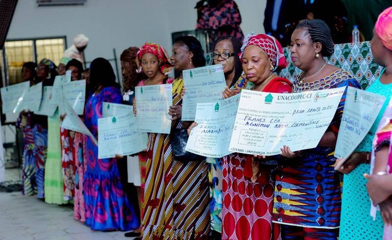 Des chèques pour l'autonomisation des femmes de Koumassi. (Ph: Dr)