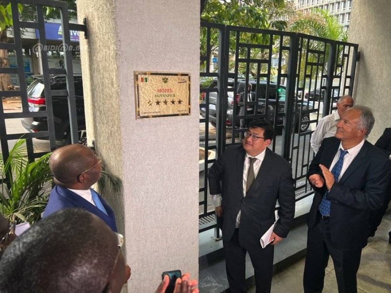 Le ministre Siandou Fofana dévoile le panonceau