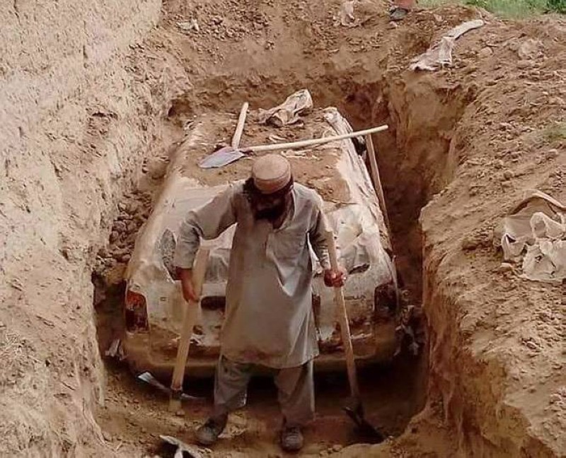 La voiture utilisée par le mollah Omar pour fuir retrouvée 21 ans après.