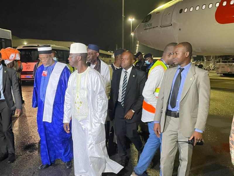 Le ministre Vagondo Diomandé et le président du Cosim à l'accueil des pélérins du Hadj 2022