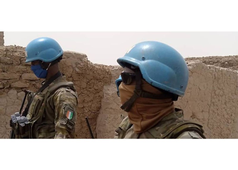 Des casques bleus du contingent ivoirien de la MINUSMA en patrouille dans la région de Tombouctou au Mali