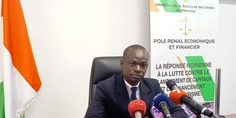 Le Procureur Angbonon Richard était face à la presse. (DR)