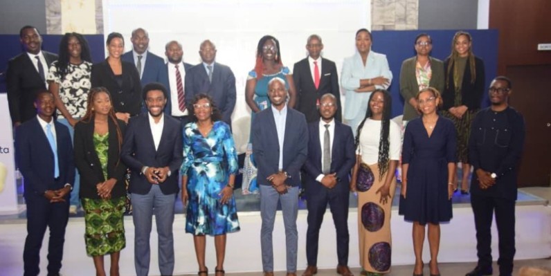 Les responsables de la Fondation jeunesse numérique et leurs partenaires de Meta Afrique ont affirmé leur engagement d’aider à l’éclosion des jeunes entrepreneurs. (Ph: Dr)