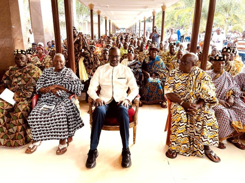 Tidjane Thiam parmi les siens, le prince Akouê a été présenté officiellement à la communauté