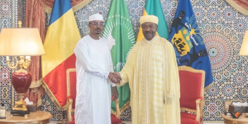 Le Président tchadien, Mahamat Idriss Déby (à gauche) et le Président gabonais Ali Bongo Ondimba. (Ph: Dr)