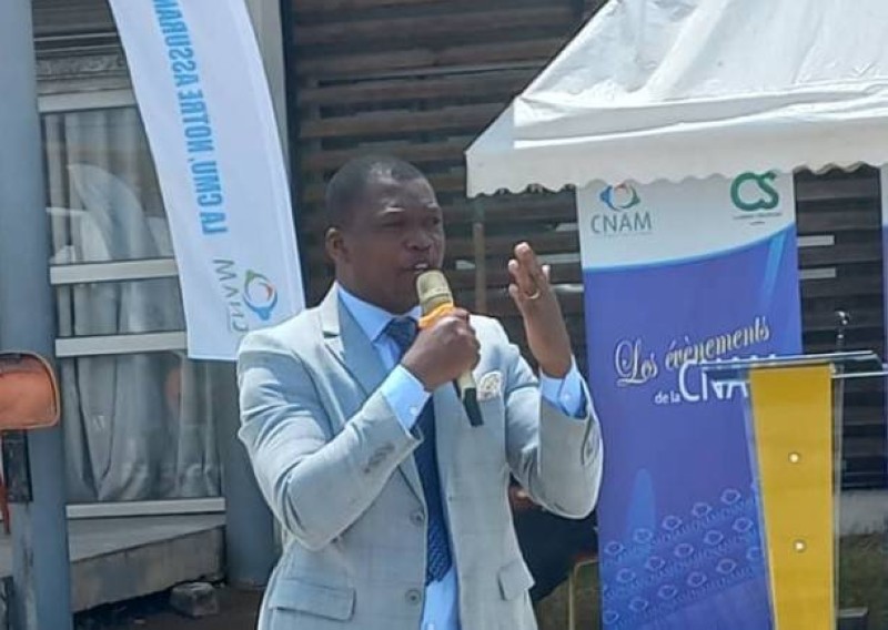 Dr Hendé Benjamin représentant le directeur général de la Cnam a présenté le panier de soin de la Cnam aux populations d’Abobo.