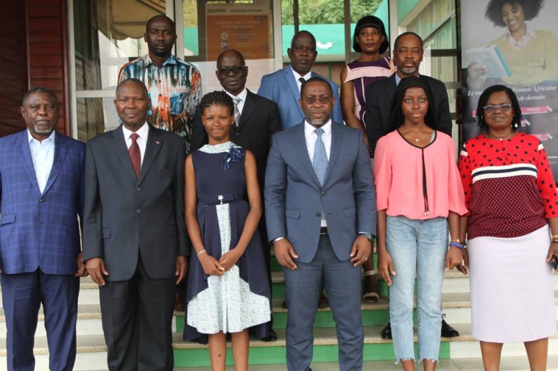 La direction générale de Snpeci heureuse de recevoir les lauréates de Miss mathématique 2022. (Ph: Joséphine Kouadio)