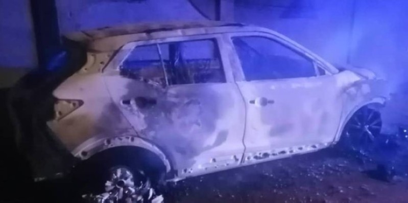 L’un des véhicules incendiés à Bouna. (Dr)