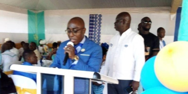 Le député Kakou Brou a fait des dons au nom du président Aka Aouélé. (Ph: Dr)