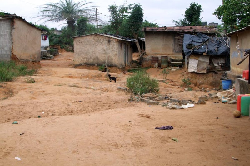 Il y a encore des maisons en terre battue à N'Dotré, précisément dans le village de Yaokro. (Ph: Véronique Dadié)