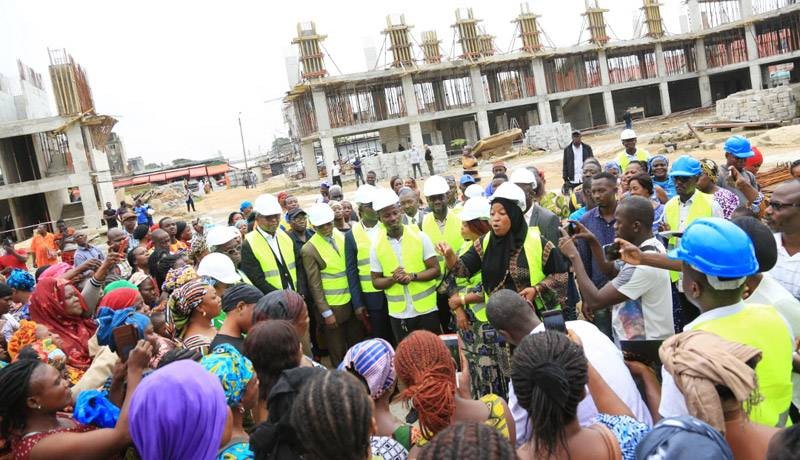 Le Conseil municipal de Koumassi et les commerçants ont fait une visite des travaux du nouveau marché. (Ph: Dr)