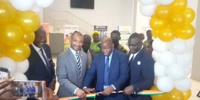Les officiels procédant à l'ouverture des travaux de la 5è édition des Awards de la diaspora estudiantine ivoirienne (Adestiv). (Dr)