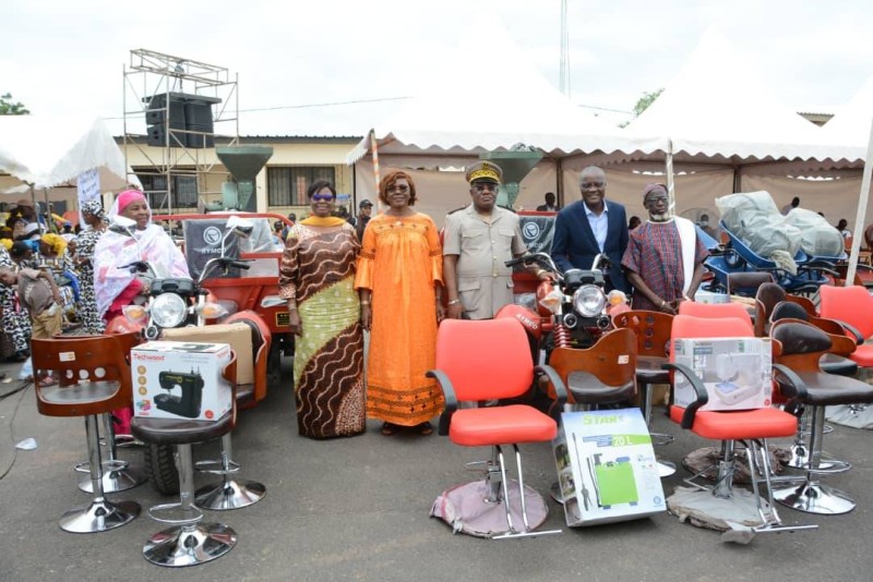 Nialé Kaba et des présidentes d'associations bénéficiaires. (DR)