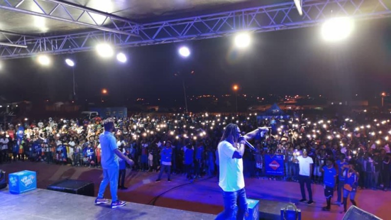 Un concert géant avec les artistes Serge Beynaud, Safarel Obiang et le groupe VDA.
