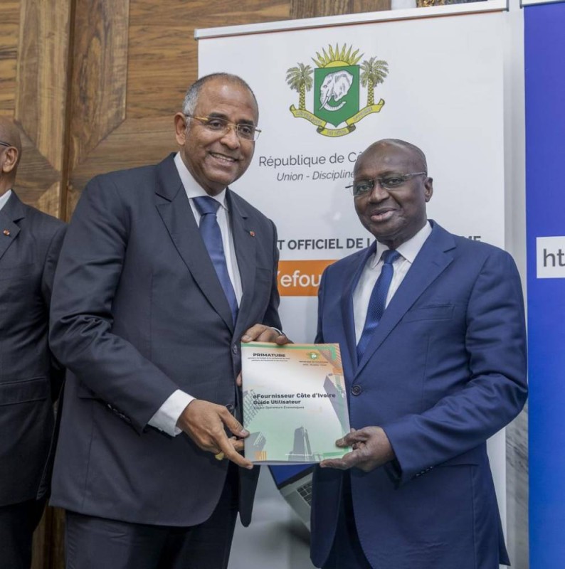 Le Premier ministre et Faman Touré, le pr"sident de la Chambre du commerce et de l'industrie Le Premier ministre et Faman Touré, le pr"sident de la Chambre du commerce et de l'industrie