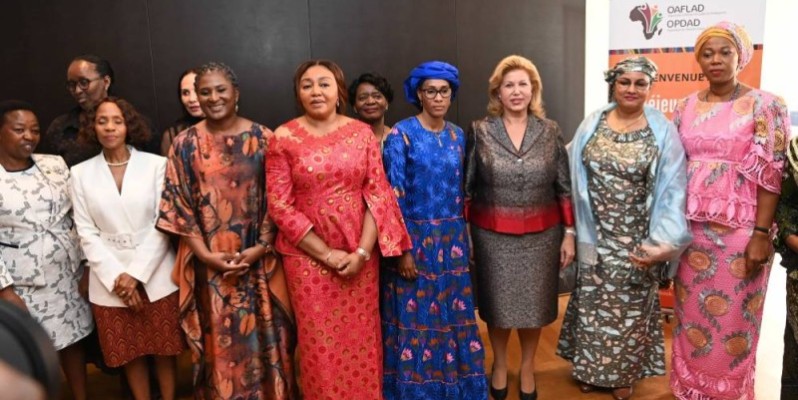 La Première dame Dominique Ouattara a abordé plusieurs sujets dont la promotion du leadership féminin, le travail des enfants. (Ph: Cabinet Première dame)