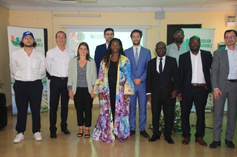 Des membres du club Abidjan ville durable. (DR)
