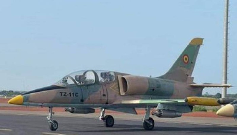 190-225855-mali-avion_700x400