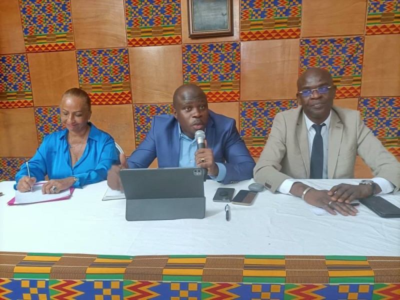 Issouf Bamba, le président de l'Acf-CI (au centre), a pris l'engagement de réussir mission.(DR)