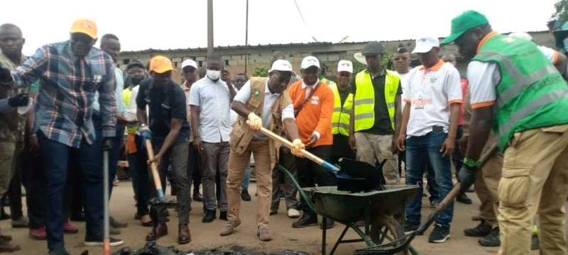 Le ministre Bouaké Fofana souhaite la pérennisation des actions de salubrité sur l’ensemble du territoire national. (Dr)