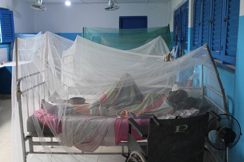 Des malades dans la salle d'hospitalisation. (Joséphine Kouadio)