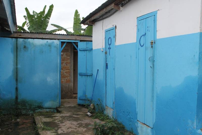 L'entrée des toilettes.  (Joséphine Kouadio)