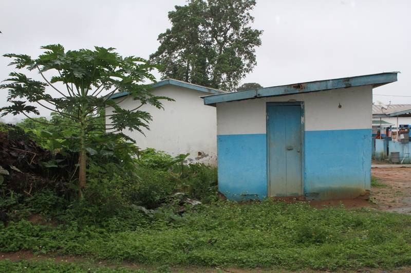 L'arrière cour du centre (Joséphine Kouadio)