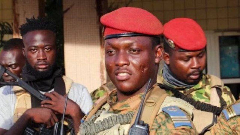 La question se pose d’ailleurs de savoir si le futur président du Faso sera un civil ou un militaire, en l’occurrence le capitaine Traoré lui-même ( Ph: BBC)