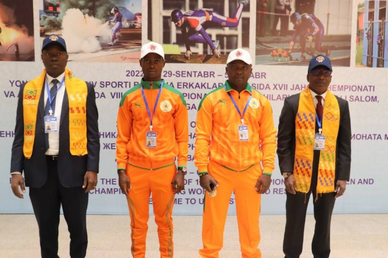 La délégation ivoirienne arborant les couleurs nationales était conduite par le directeur général de l'Onpc, Amankou Kassi Gabin, à l'extrême droite (Dr)