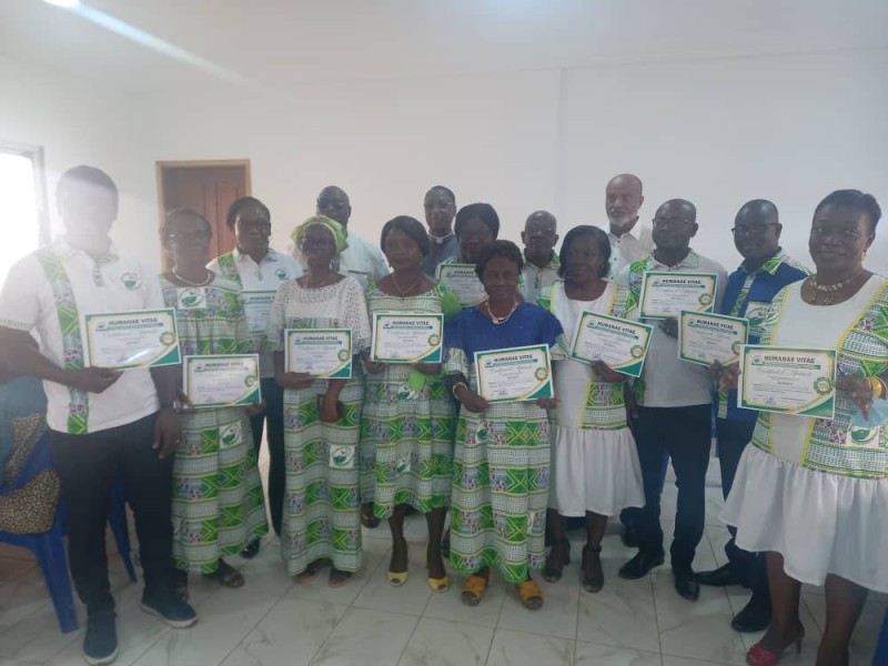 Les apprenants ont reçu leurs diplômes de fin d'année. (Ph: Dr)