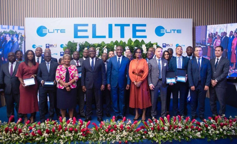 Photo de famille à l'issue de la cérémonie de remise de certificats aux Pme. (DR)
