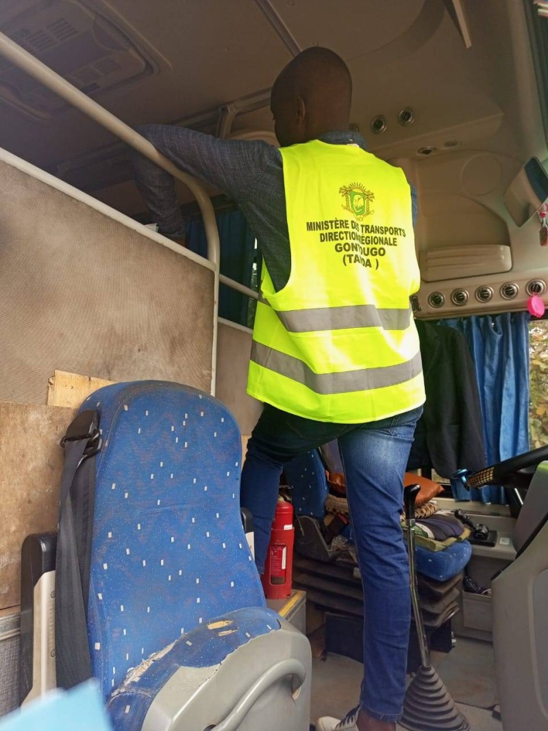 Des équipes du ministère dans les véhicules de transport (DR)