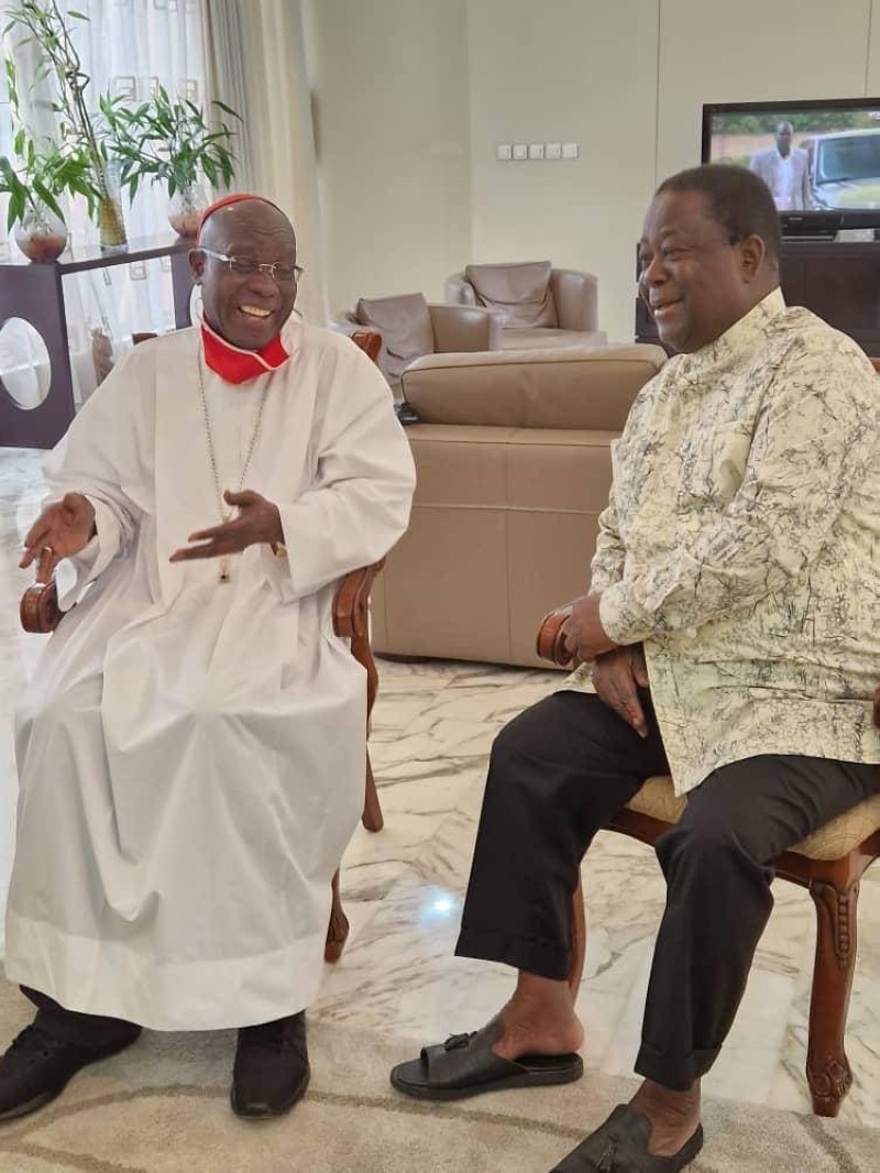 Henri Konan Bédié en compagnie de Mon Seigneur Koutwa Jean-Pierre.